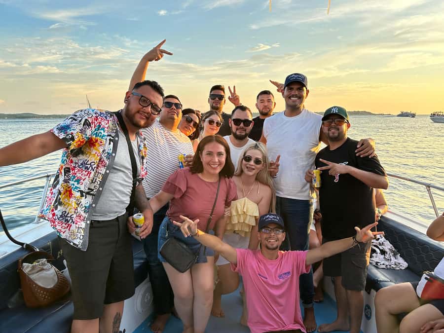 2-hour tour in Cartagena Sunset View in party boat - Key points to know before booking