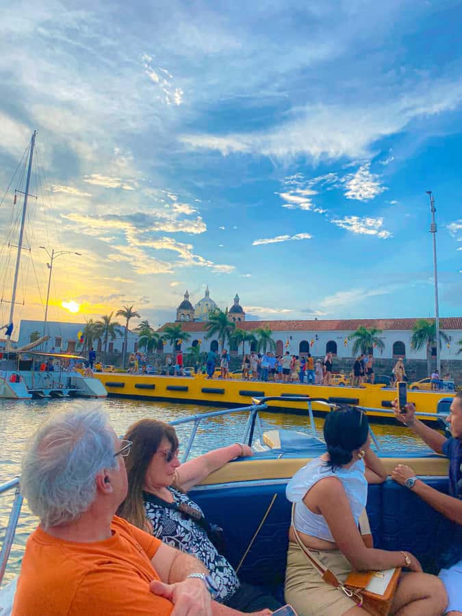 2-hour tour in Cartagena Sunset View in party boat - The nightclub finish after the cruise