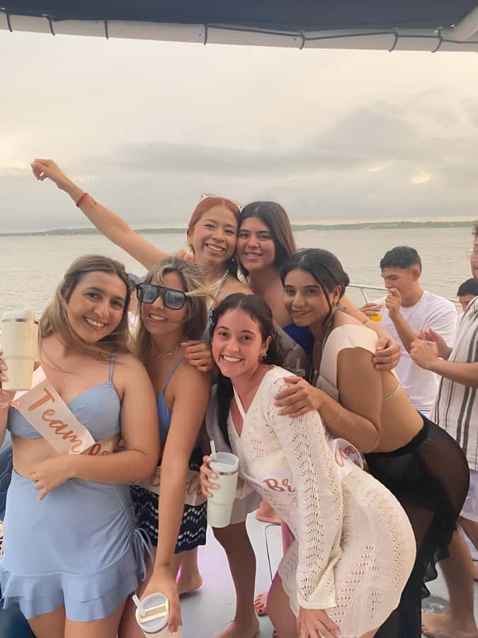 2-hour tour in Cartagena Sunset View in party boat - Comfort, safety, and who should skip it