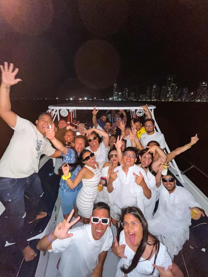 2-hour tour in Cartagena Sunset View in party boat - Meeting at Muelle de los Pegasos
