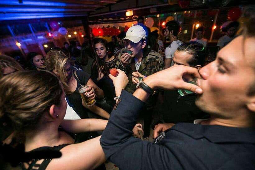 4-Hour Shanghai Pub Crawl (bars & nightclub hopping) - Who should book this Shanghai night out?