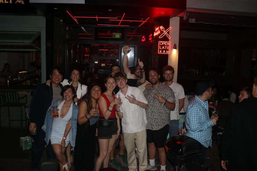 4-Hour Shanghai Pub Crawl (bars & nightclub hopping) - Taxi transfers and the practical rhythm