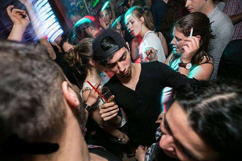 4-Hour Shanghai Pub Crawl (bars & nightclub hopping) - The people you are likely to meet
