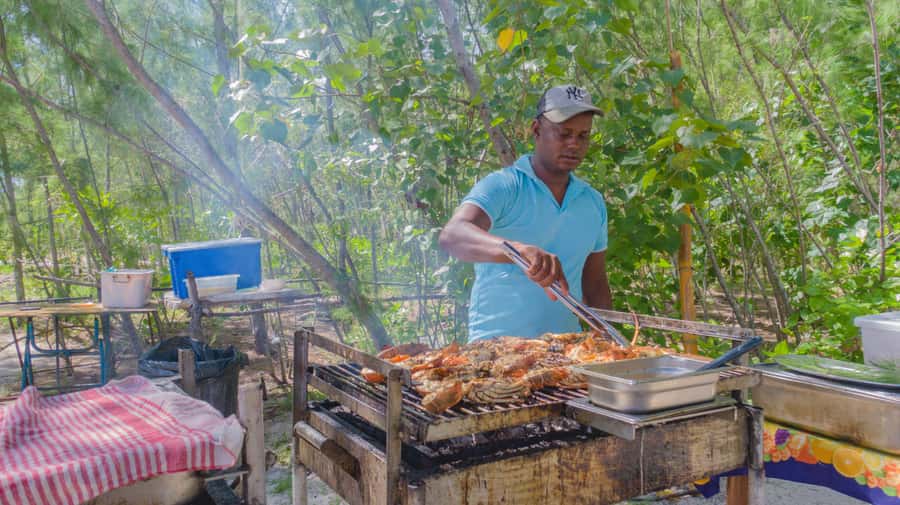 5 Islands Speedboat Cruise, Snorkeling + Lunch & Open Bar - Ilot Mergenie completes the island route