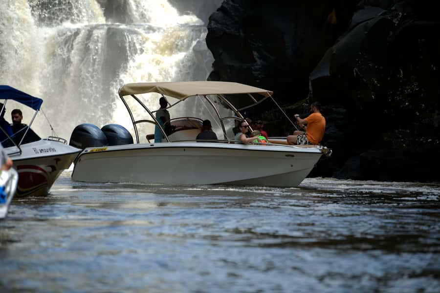 5 Islands Speedboat Cruise, Snorkeling + Lunch & Open Bar - Speeding out from Trou d’Eau Douce