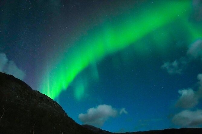 7 hours Tromsø Aurora Tour: Photos, snacks & warm drinks included - A group size of up to 45 people