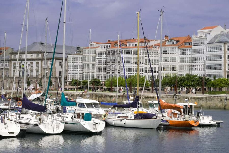 A Coruña: Private Walking Tour with Beer or Wine - Azcárraga Square and San Nicolás