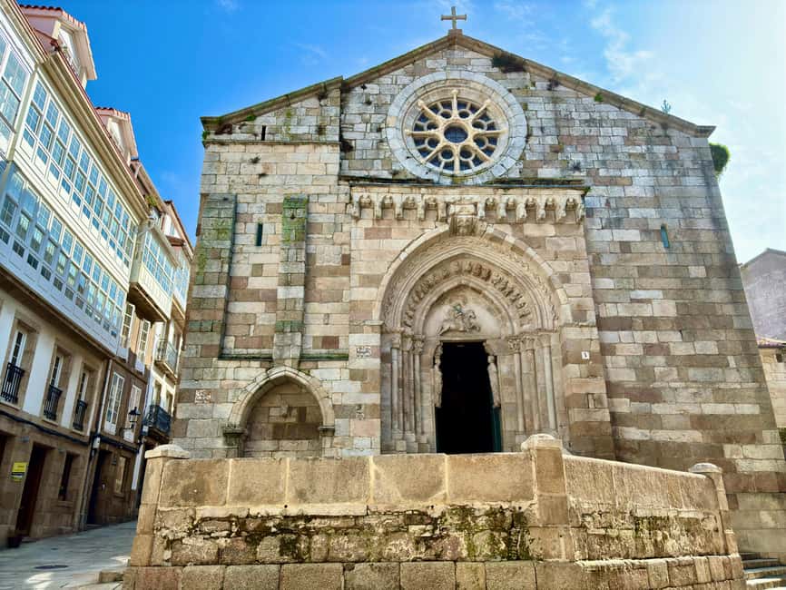 A Coruña: Private Walking Tour with Beer or Wine - The included Galician drink and local snack