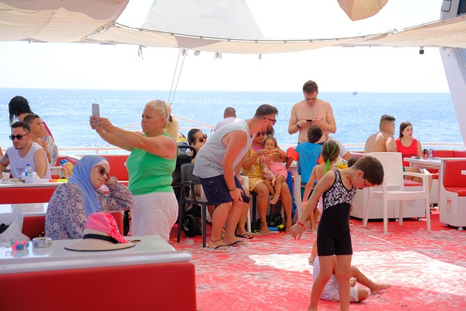 Alanya Boat Trip w/Unlimited Drinks & Lunch (Free Hotel Transfer) - Music, foam, and the last hour