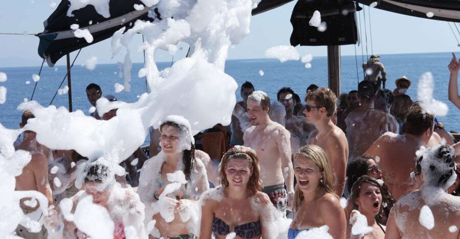 Alanya: Disco Boat Tour with Foam Party and Unlimited Drinks - Caves, coves, and the Turkish Riviera