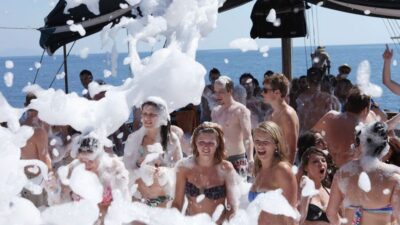 Disco Boat Tour with Foam Party and Unlimited Drinks