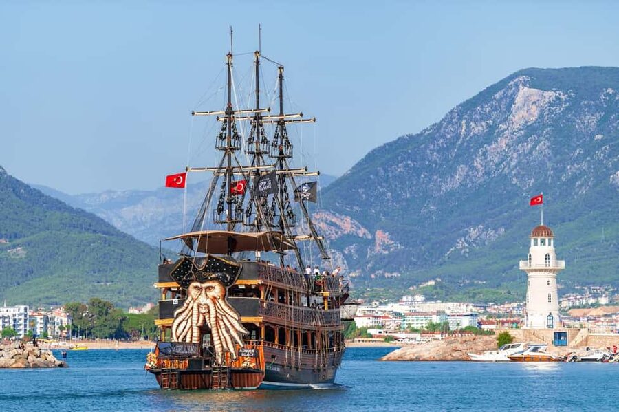 Alanya: Pirate Boat with Transfer, Lunch & Unlimited Drinks - Why the Alanya coastline works so well from a boat