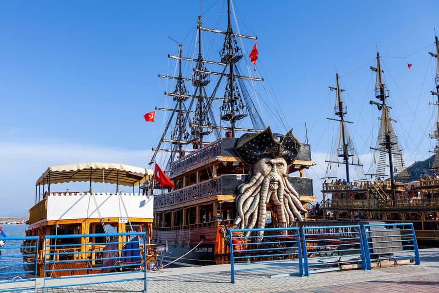 Alanya: Pirate Boat with Transfer, Lunch & Unlimited Drinks - The caves are photo stops, not underground adventures