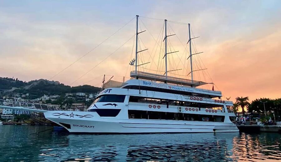 Alanya/Side: Starcraft Boat Trip w/ Unlimited Beer and Wine - Pirate, Lovers, and Phosphorus caves
