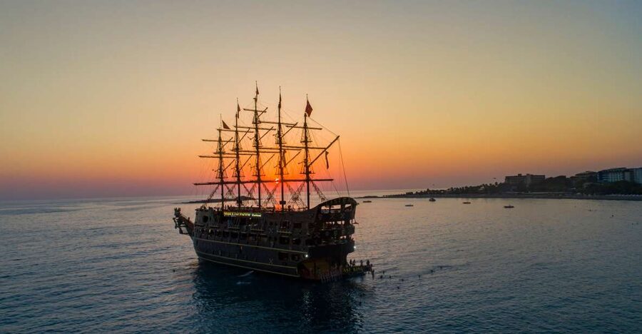 Alanya: Sunset Cruise and Party Boat - A four-hour evening on Alanya’s coast