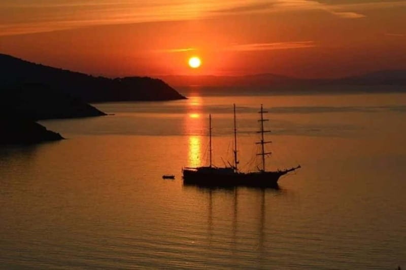 Alanya: Sunset Party Boat w/ Dinner & Unlimited Drinks - Pickup from Alanya and the road to the harbor