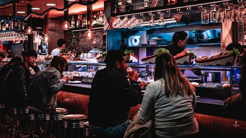 Albufeira: 5 Bars and 1 Nightclub Pub Crawl with Free Shots - Key points to know before booking