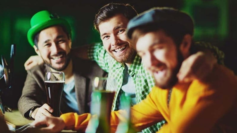 Albufeira: 5 Bars and 1 Nightclub Pub Crawl with Free Shots - What this Albufeira night out is really designed to do