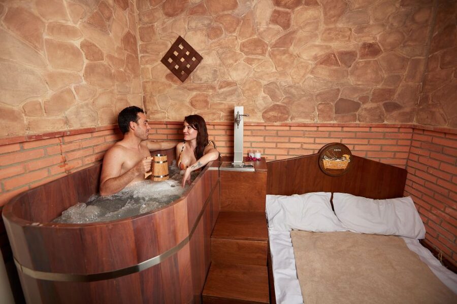 Alicante: Beer Spa Experience with Tastings and Snacks - Optional massage and extra treatments