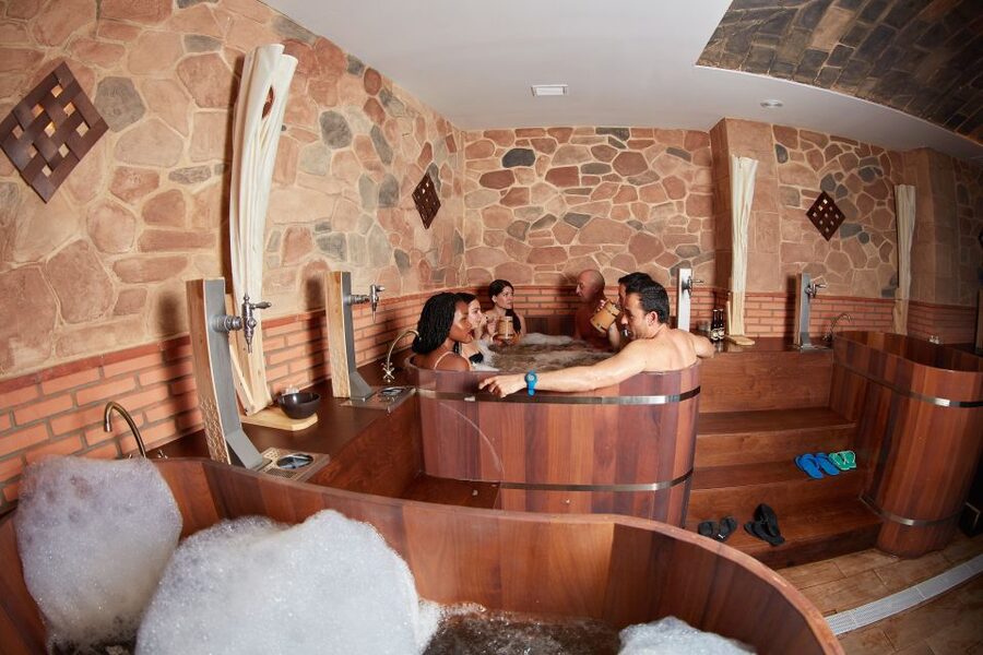 Alicante: Beer Spa Experience with Tastings and Snacks - Who will enjoy this unusual Alicante stop?