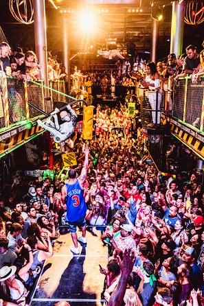 All you can drink (3 hrs) - El Squid Roe Los Cabos - Who should book this Cabo nightlife experience?