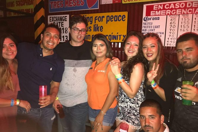 All you can drink- Club Crawl Los Cabos - Drinks, tables, and the real value