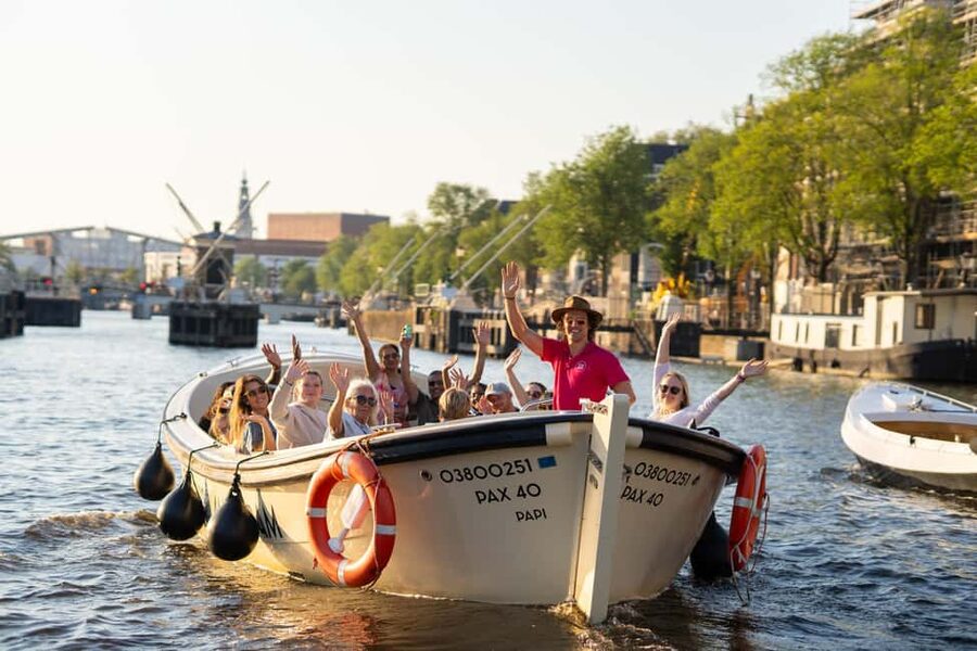 Amsterdam: 90 min Cosy Canal Cruise w. Bar & Snacks on board - Drinks, Dutch Snacks, and the Price Question