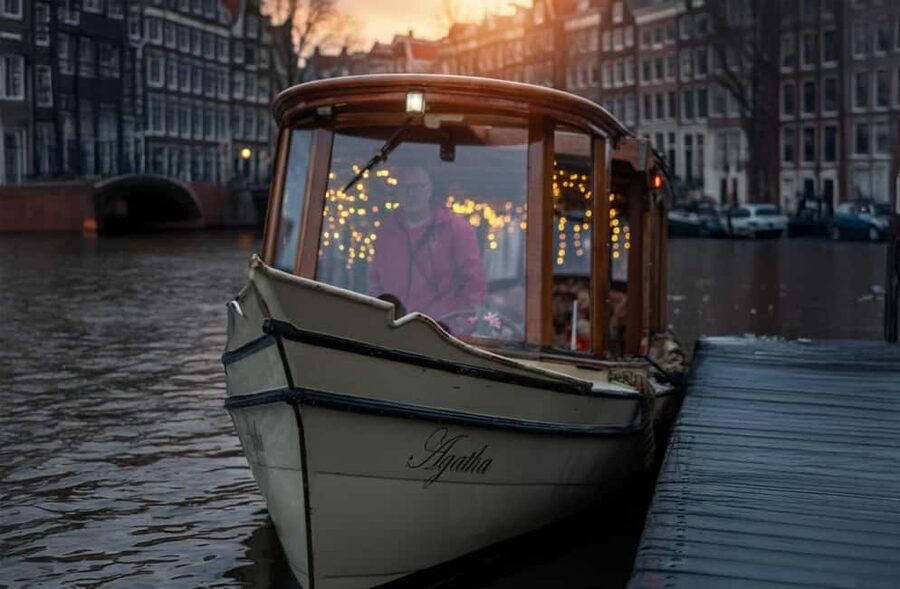 Amsterdam: 90 min Cruise with Local Guide & Unlimited Drinks - Who will enjoy this cruise most
