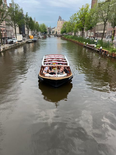 Amsterdam: Boat Tour with Optional Unlimited Drinks - The route from Oude Kerk to the Amstel