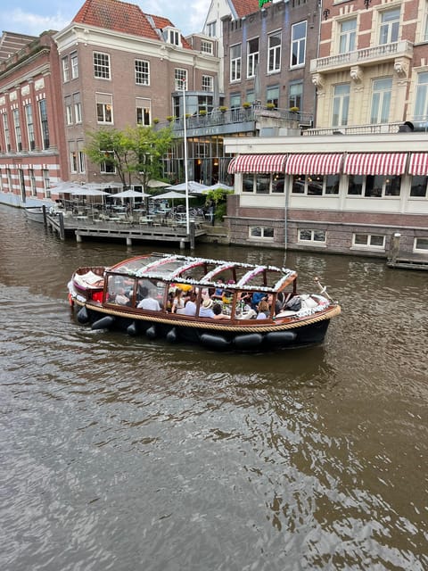 Amsterdam: Boat Tour with Optional Unlimited Drinks - Dancing Houses, Zuiderkerk, and central Amsterdam