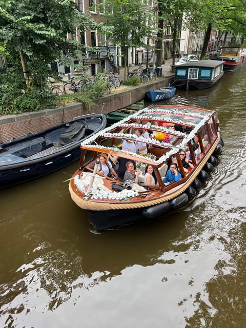 Amsterdam: Boat Tour with Optional Unlimited Drinks - What the Enterprise boat feels like