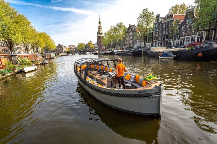 Amsterdam: Canal Belt Private Beer Boat Tour - Why a private beer boat works in Amsterdam