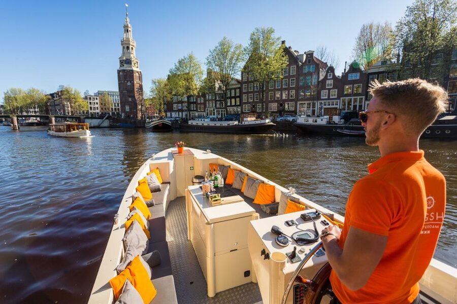 Amsterdam: Canal Belt Private Beer Boat Tour - The middle stretch: beer, conversation, and city views