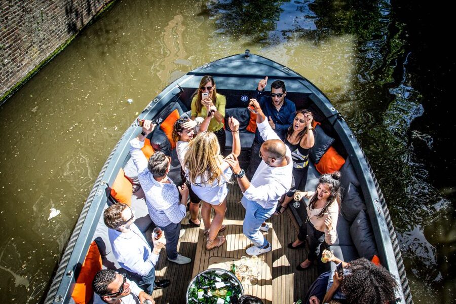 Amsterdam: Canal Belt Private Beer Boat Tour - The final 30 minutes: a flexible finish