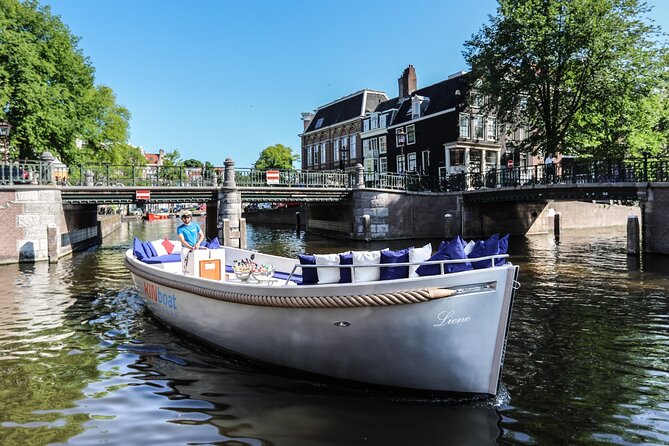 Amsterdam Canal Cruise in Open Boat with Unlimited Drinks Option - What the unlimited-drinks option really means