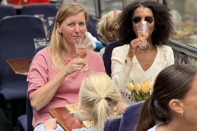 Amsterdam Classic Canal Cruise with Live Guide and Open Bar - Key points to know before boarding