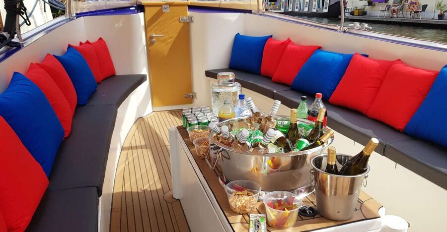 Amsterdam: Covered Canal Booze Cruise with Unlimited Drinks - Five things to know before boarding