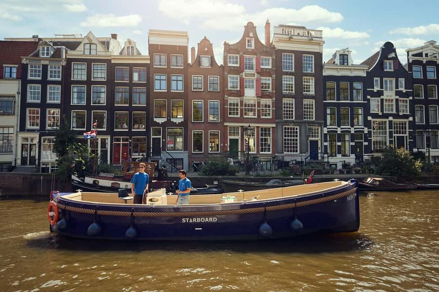 Amsterdam: Cozy Evening Canal Cruise With Open Bar Option - Herengracht, the Golden Bend, and the Nine Streets