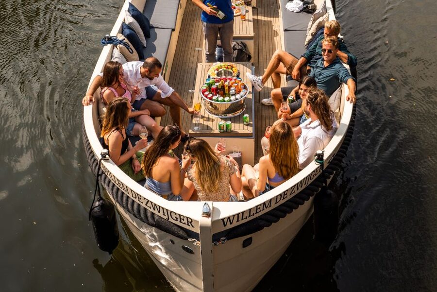 Amsterdam: Cozy Evening Canal Cruise With Open Bar Option - Covered boats, blankets, and evening comfort