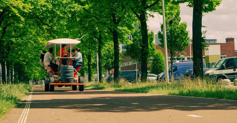 Amsterdam: Dutch Beer Bike Blast Tour with Onboard Bar - The first 65 minutes: pedaling through Sloterdijk