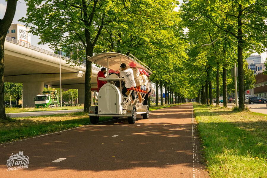 Amsterdam: Dutch Prosecco Party Bike - Music, games, and the guide’s role