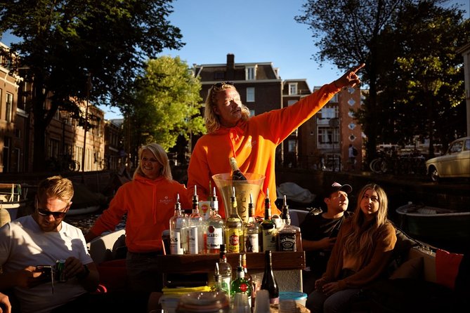 Amsterdam Evening Canal Cruise with Live Guide and Onboard Bar - The guide can make or break the hour