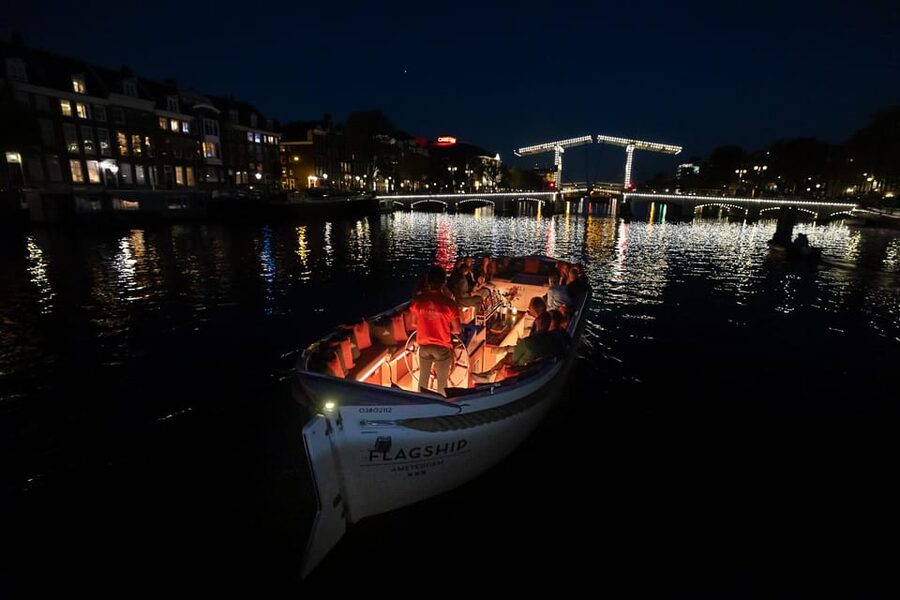 Amsterdam: Evening Canal Cruise with (Open) Bar on Board - Why an evening cruise works so well