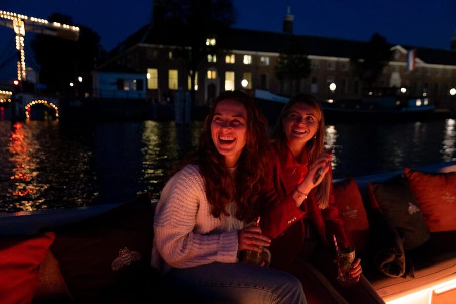 Amsterdam: Evening Canal Cruise with (Open) Bar on Board - Herengracht and the canal belt after dark