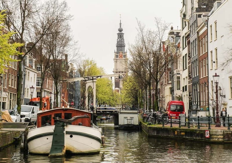 Amsterdam: German Canal Cruise with Unlimited Drinks Option - Herengracht and the canal belt