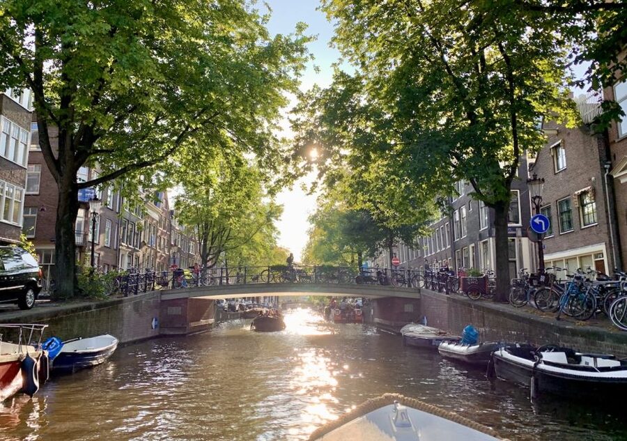 Amsterdam: German Canal Cruise with Unlimited Drinks Option - Muntplein, the Jewish Quarter, and the final views