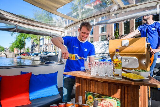 Amsterdam: German-speaking boat trip with bar on board - A quieter turn through Bloemgracht