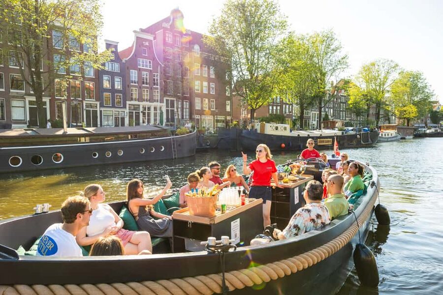 Amsterdam: Guided Open Boat Cruise Unlimited Drinks Option - Key points before you book