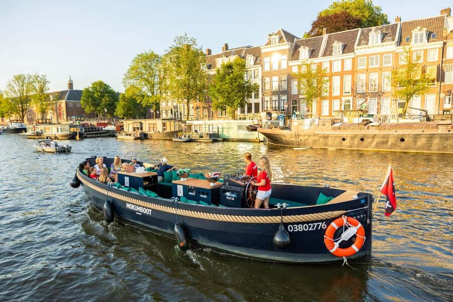 Amsterdam: Guided Open Boat Cruise Unlimited Drinks Option - Live guides, local stories, and the right amount of talk