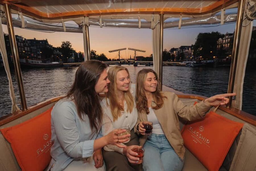 Amsterdam: Heated Canal Cruise with Unlimited Drinks & Bite - Key points to know before you book